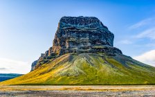 Formação rochosa robusta no sul da Islândia; Skaftarhreppur, região sul, Islândia — Fotografia de Stock