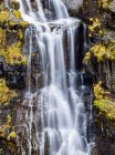 Glymur a segunda maior cachoeira da Islândia, com uma cascata de 198 metros; Hvalfjardarsveit, Região da Capital, Islândia — Fotografia de Stock