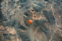 Vista de pájaro del globo aerostático; Egipto - foto de stock
