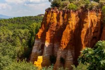 Ochre quarry in Roussillon, Luberon; Roussillon, Vaucluse, France — стокове фото