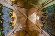 Plafond voûté et orgue Ducroquet / Cavaille-Coll de la cathédrale d'Aix-en-Provence (Cathédrale Saint-Sauveur d'Aix-en-Provence) ; Aix-en-Provence, Provence, France — Photo de stock