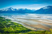 Turnagain Arm of Cook Inlet under blue sky, Chugach State Park, South-central Alaska in Summer; Alaska, United States of America — стокове фото
