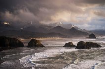 Tempo de inverno em Oregon Coast; Cannon Beach, Oregon, Estados Unidos da América — Fotografia de Stock
