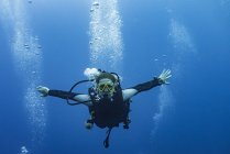 Mergulhador no local de mergulho Three Amigos, Belize Barreira de Corais; Belize — Fotografia de Stock