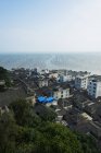Edifícios em uma vila de pesca ao longo da costa; Xiapu, Fujian, China — Fotografia de Stock