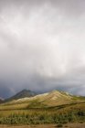 Regenbogen fallen über Berge in Alaska — Stockfoto