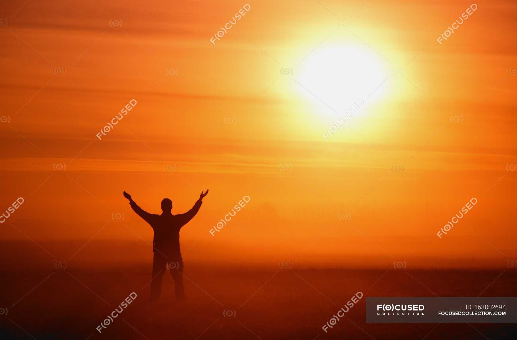 Человек Солнце Фото