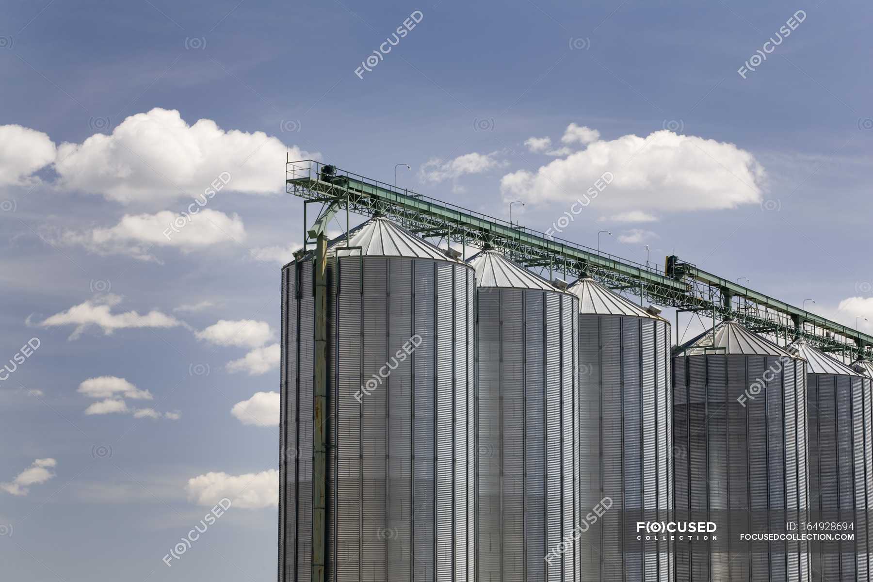 Large Grain Bins — outdoors, nature Stock Photo 164928694
