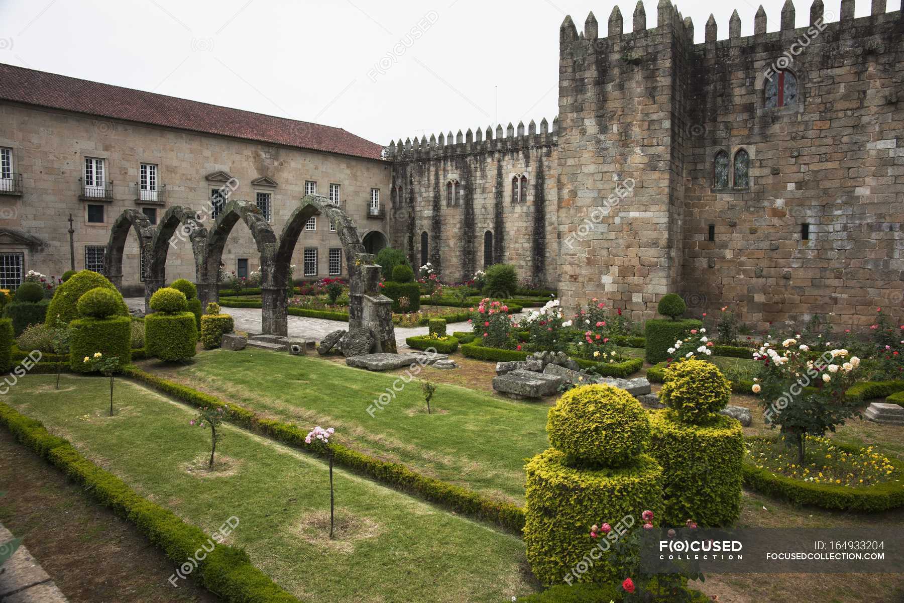 Archbishop's Palace Of Braga — Gothic style, worship - Stock Photo 
