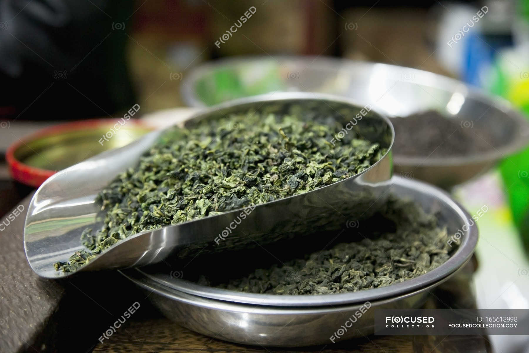 Loose leaf tea at shop — beverages, daytime - Stock Photo | #165613998