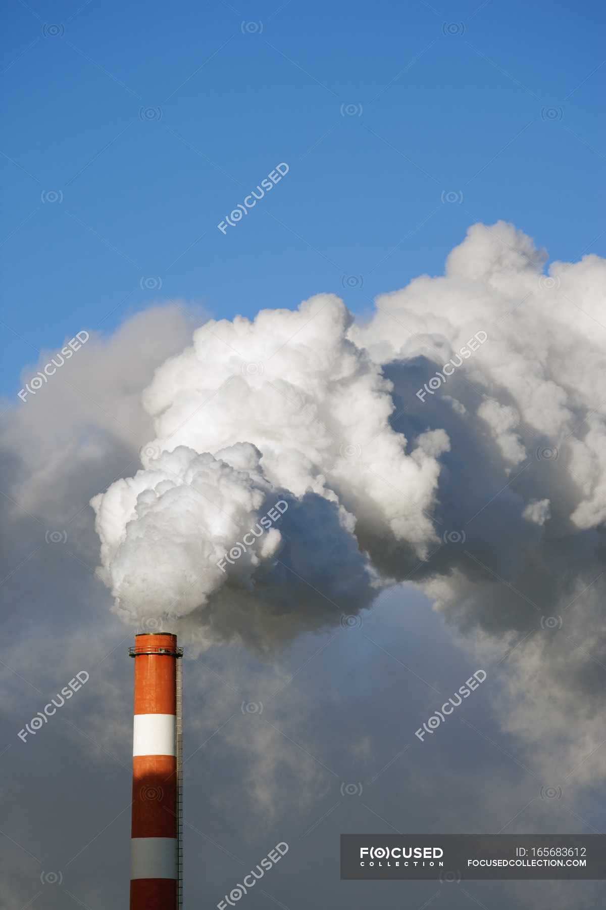 Refinery pipeline with smoke, environmental pollution — power ...