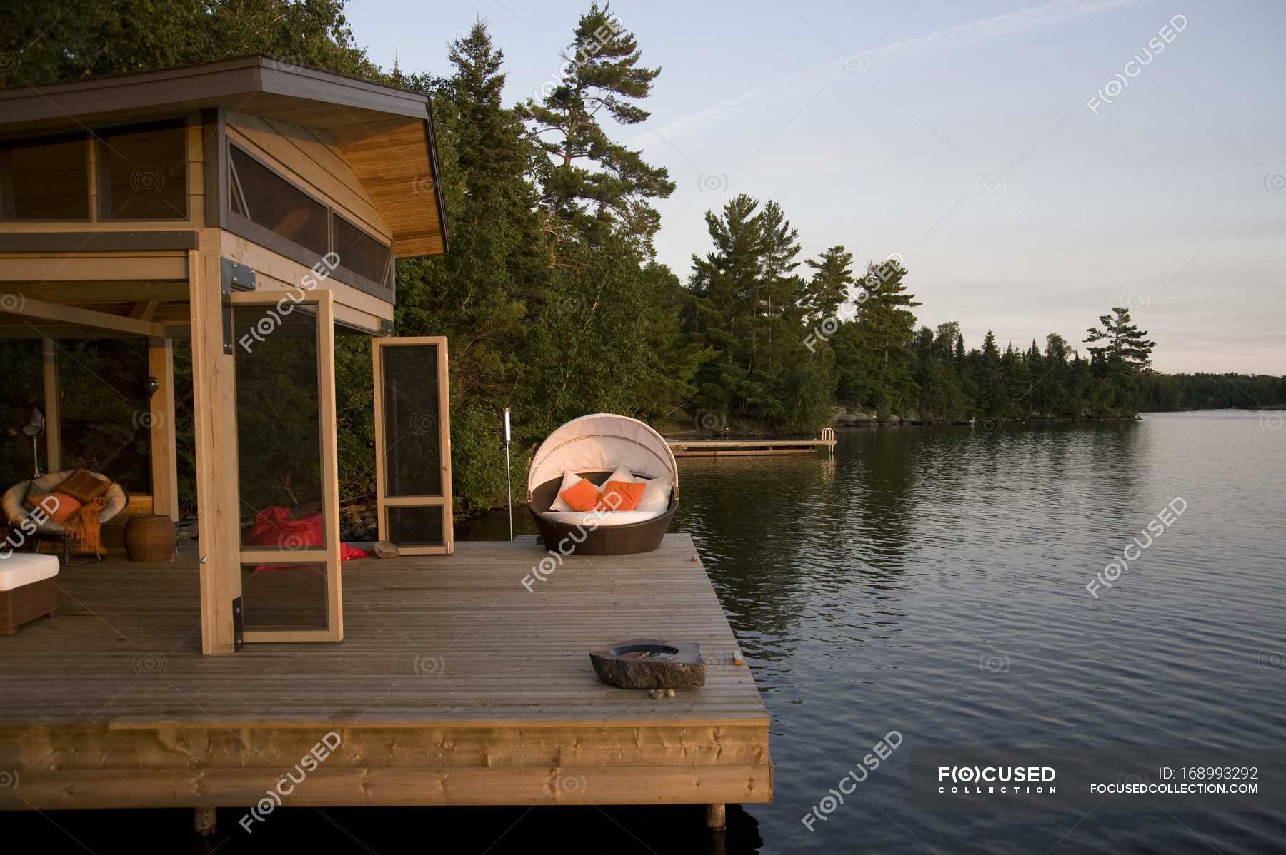 dock lounge chairs