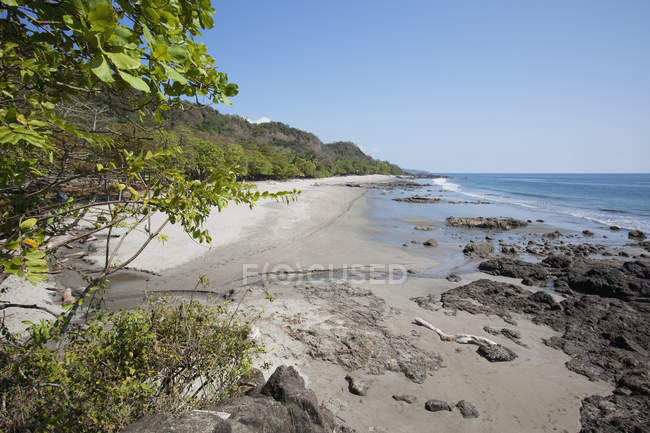 Vista sulla spiaggia sabbiosa — Foto stock