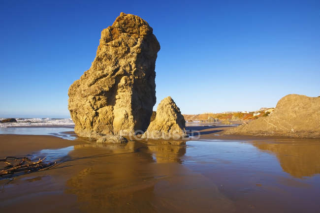 Скельні утворення Бандонний пляж — стокове фото
