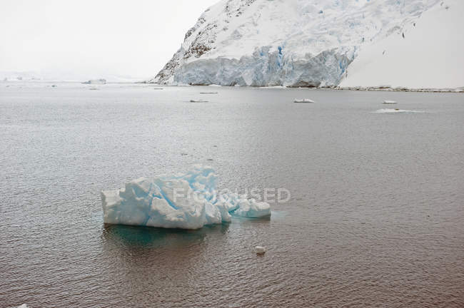 Vue de l'iceberg à l'extérieur — Photo de stock