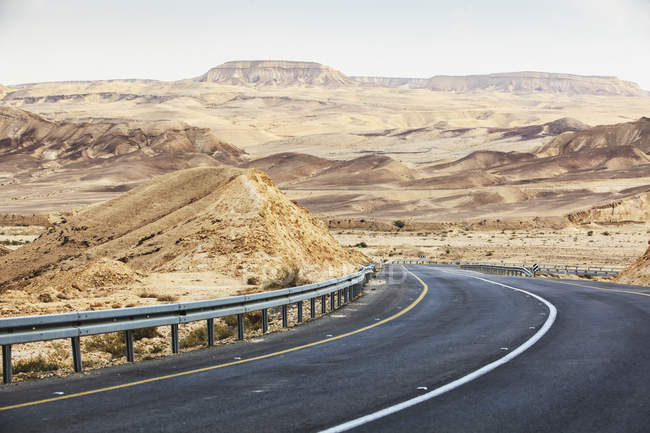Road running through rugged landscape — Stock Photo