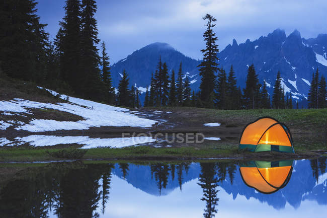 Mountains And Lake outdoors — Stock Photo
