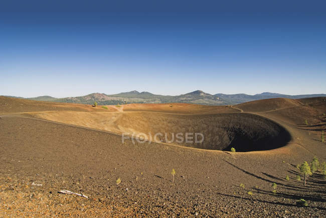 Cráter del volcán lassen parque nacional volcánico - foto de stock
