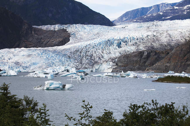 Mendenhall-Gletscher in der Mendenhall-Bucht — Stockfoto