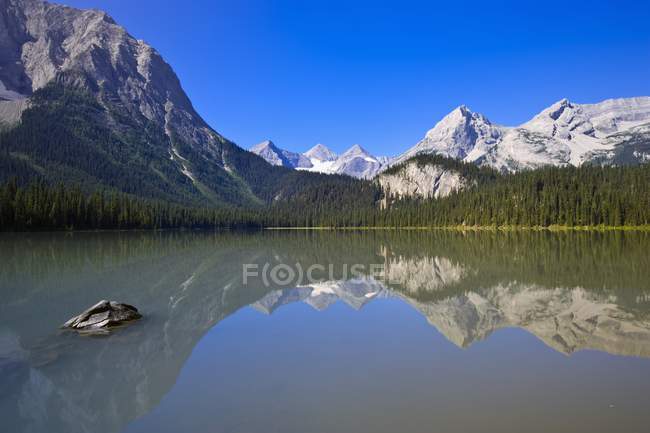 Montanha lago água — Fotografia de Stock
