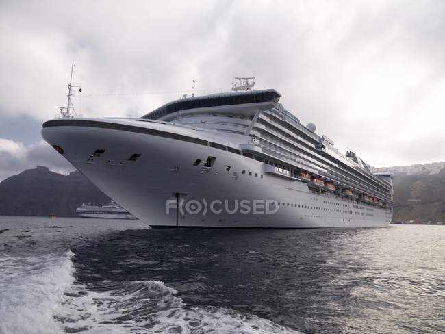 Cruise Ship over sea water — Stock Photo