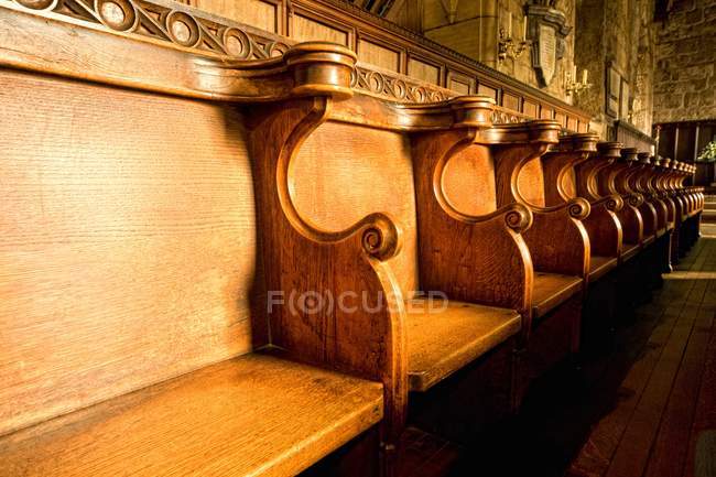 Cabinas de coro de madera - foto de stock