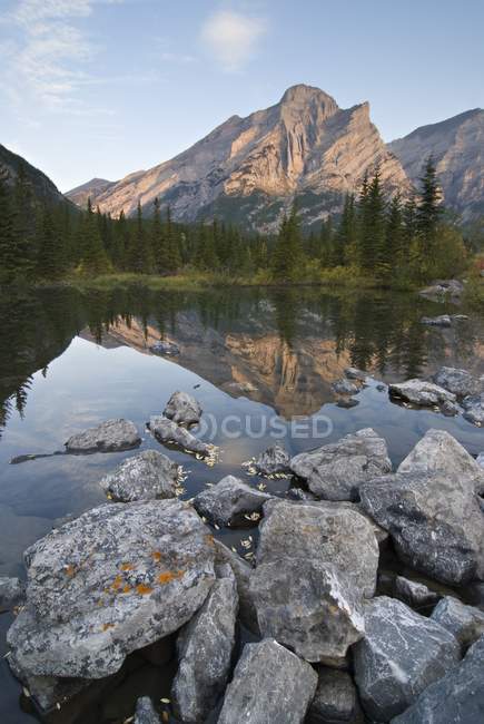 Mount Kidd, Kananaskis, Alberta, Canadá — Fotografia de Stock