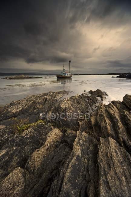 Barca in tempesta — Foto stock