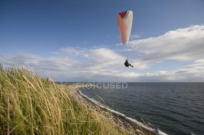 Paragliding On West Coast — Stock Photo