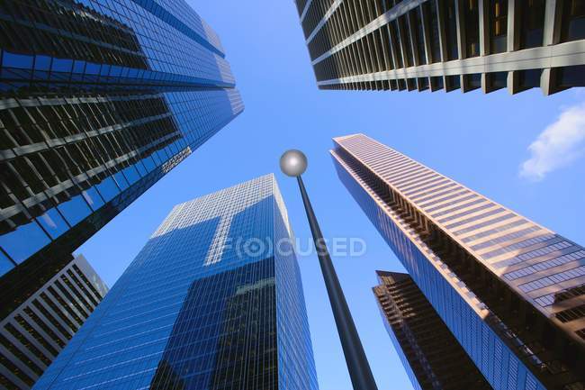 Высокие офисные башни — стоковое фото