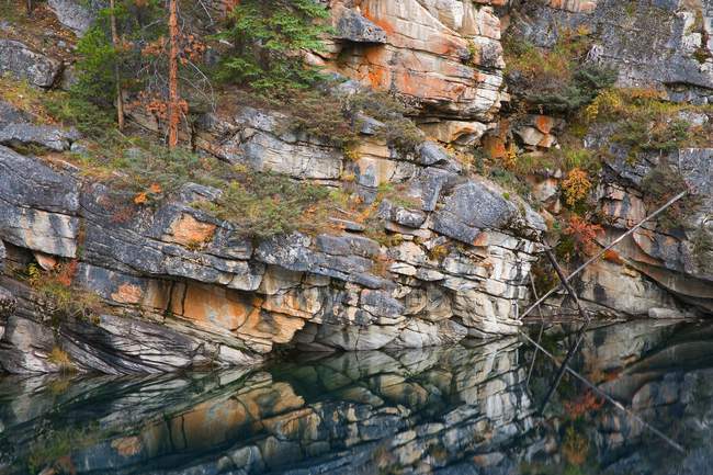 Підкова озера, в оточенні скель — стокове фото
