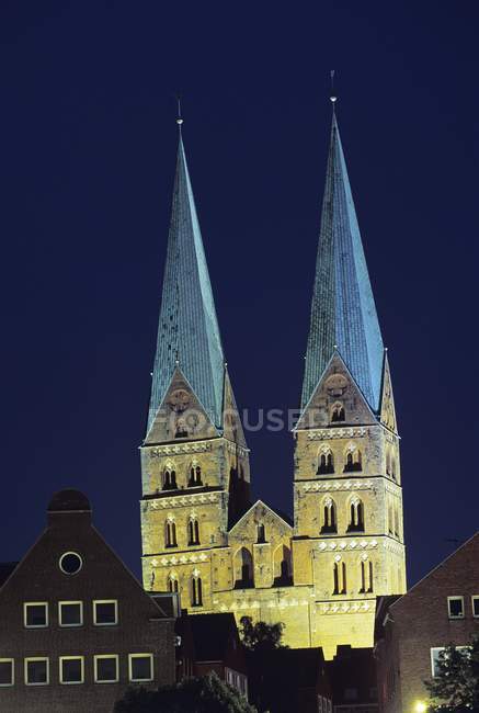 Chiesa Spires di notte — Foto stock
