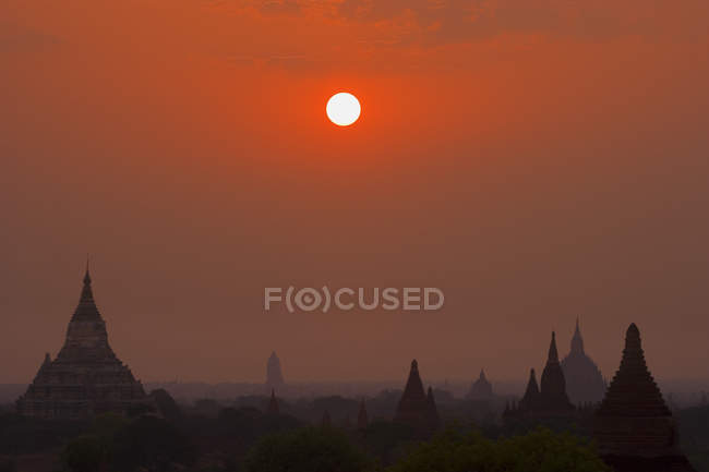 Templos de Bagan - foto de stock