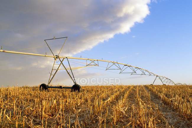 Máquinas de irrigação em campo — Fotografia de Stock