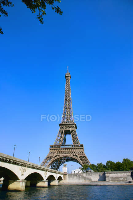 Torre Eiffel en París - foto de stock