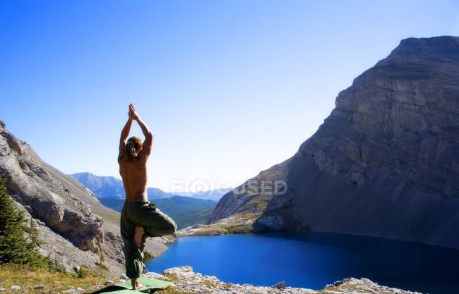 Man Doing Yoga — Stock Photo