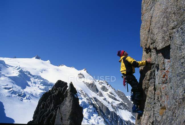 Alpinista masculino - foto de stock