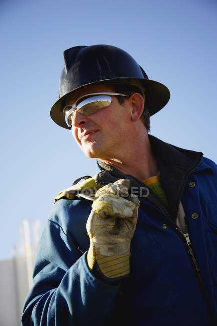 Man Working At Oil Refinery — Stock Photo