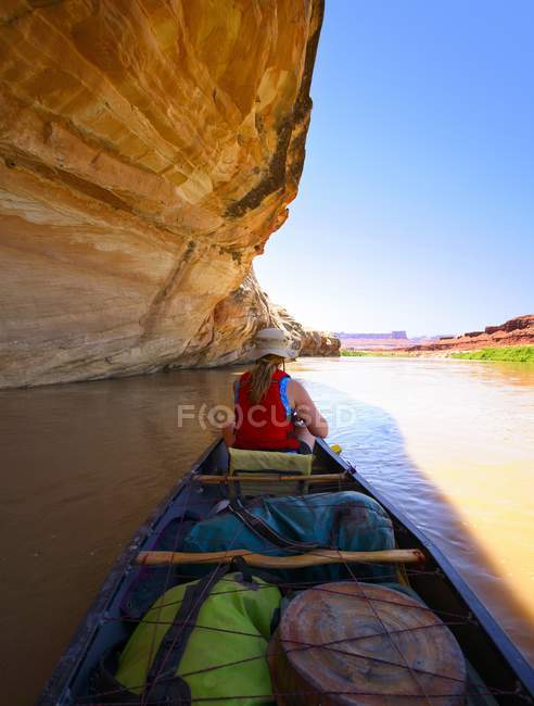 Canoë-kayak dans la rivière Green, parc national des Canyonlands, Utah, États-Unis — Photo de stock