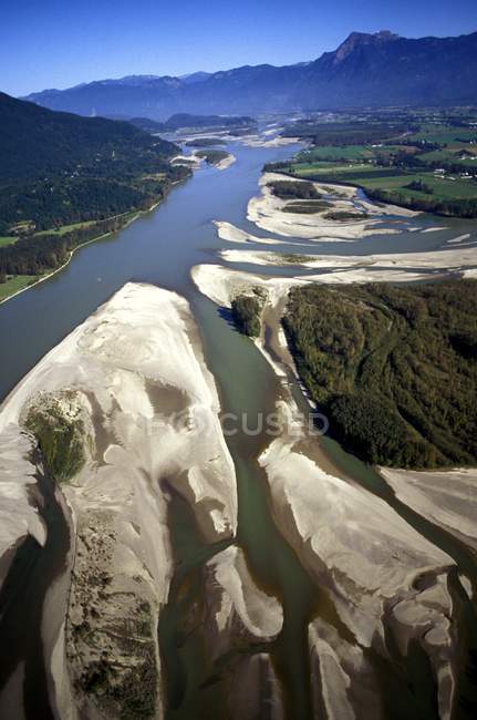 Vista do campo e do rio — Fotografia de Stock