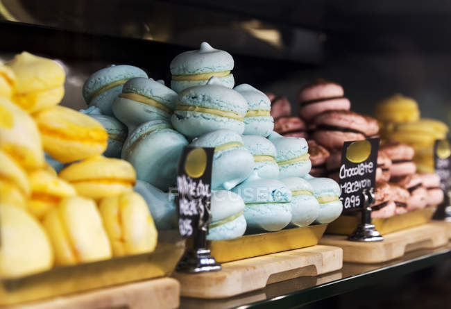 Macaroons in store display — Stock Photo