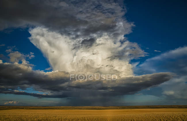 Large thunderstorm storm cell — Stock Photo