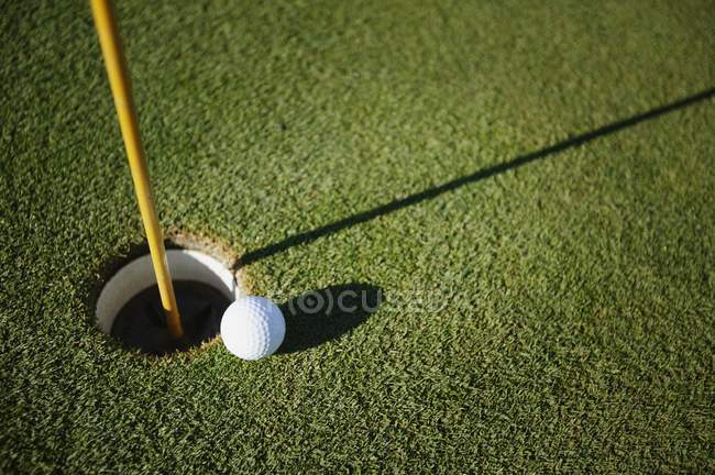 Golf Ball Close To Pin — Stock Photo