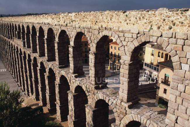 Roman Aqueduct building — Stock Photo