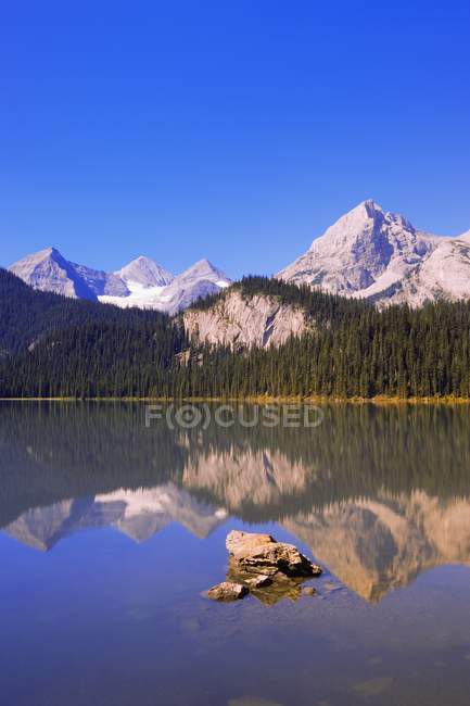 Réflexions lac de montagne — Photo de stock