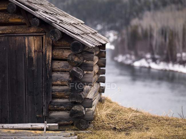 Log Home Along River — Stock Photo