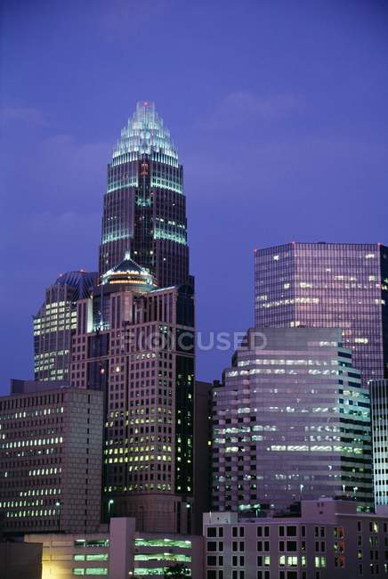 Distrito Financeiro À Noite, Charlotte, Carolina do Norte, EUA — Fotografia de Stock