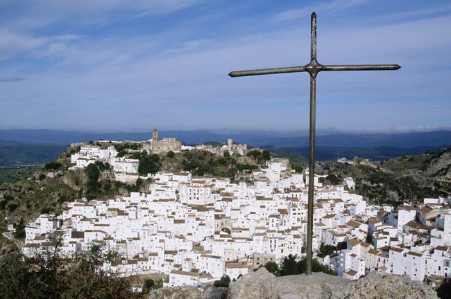 View of cross and city — Stock Photo
