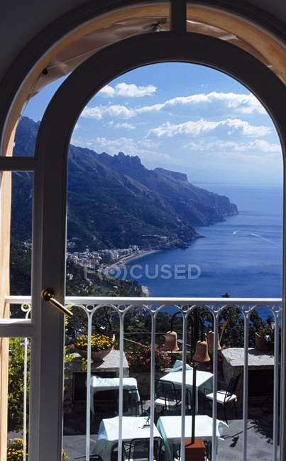 Pátio em Amalfi, Salemo, Campania, Itália, Europa — Fotografia de Stock