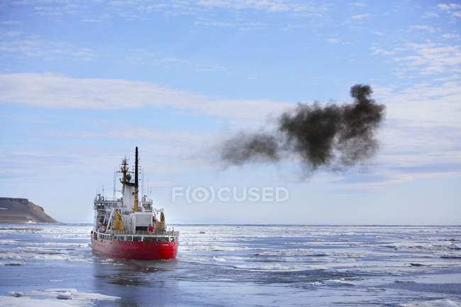 Navio quebra-gelo — Fotografia de Stock